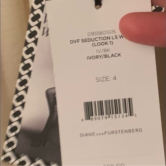 Diane von Furstenbeng Kendall Jenner Seduction Wrap dress - Picture 9 of 14